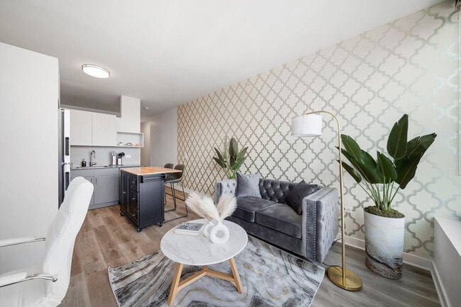 Building Photo - 347 S Clark St