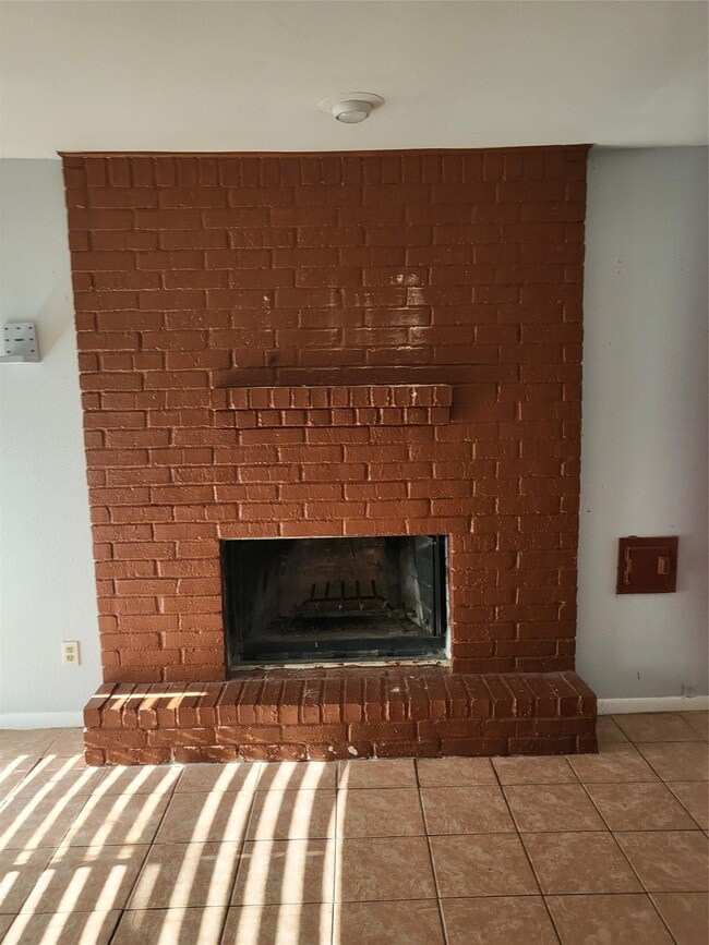 Building Photo - 713 Carol Lynn Dr