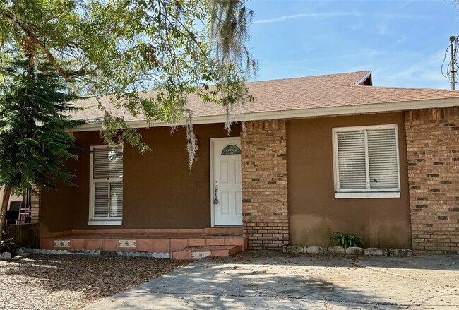 Foto del edificio - 908 Tucker Ave