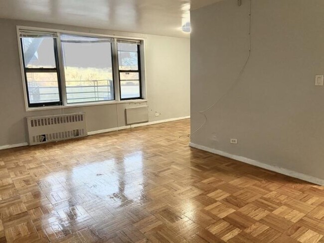 Foto del edificio - 2 bedroom in BRONX NY 10471