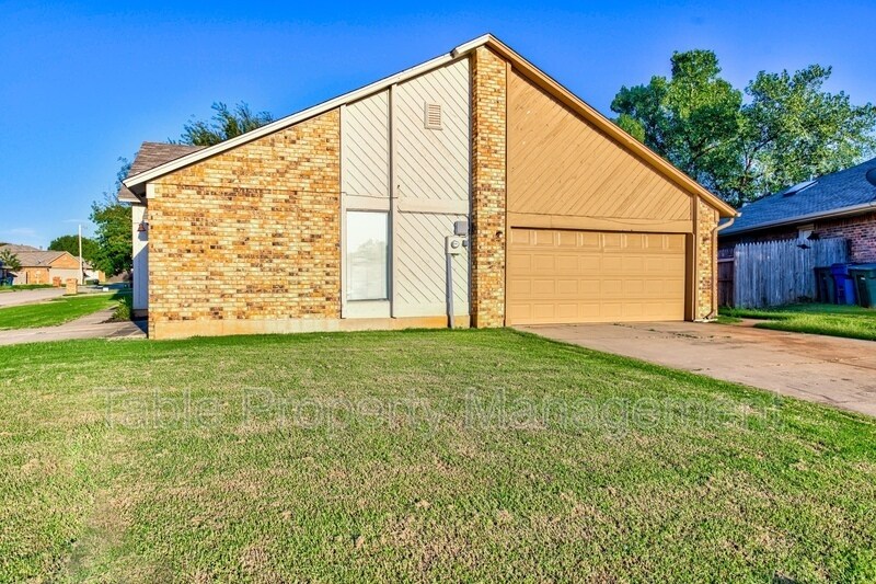 1030 Pruett Dr, Edmond, OK 73003 Condo for Rent in Edmond, OK