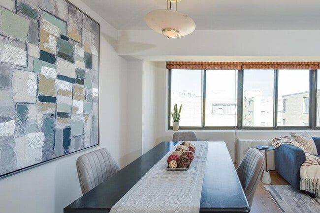 Building Photo - 522 21st St NW