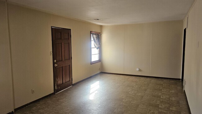 Building Photo - 1041 S Yale St