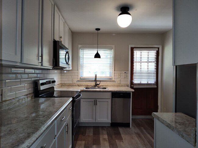 Foto del edificio - Move-in ready Ranch Style Home Located in ...