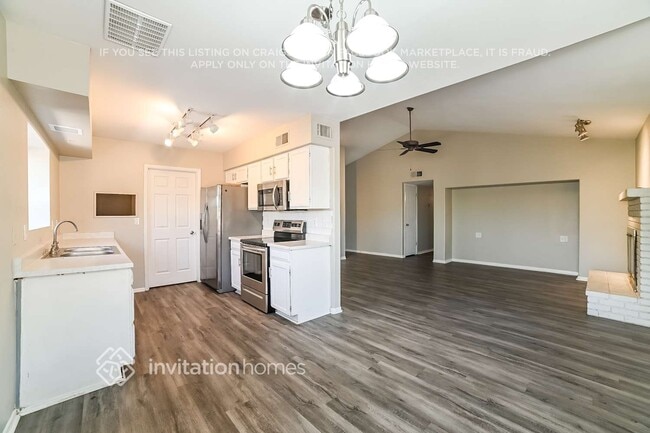 Foto del edificio - 6944 W Comet Ave