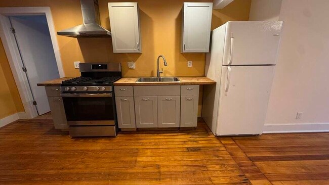 Building Photo - 16 Clifford St