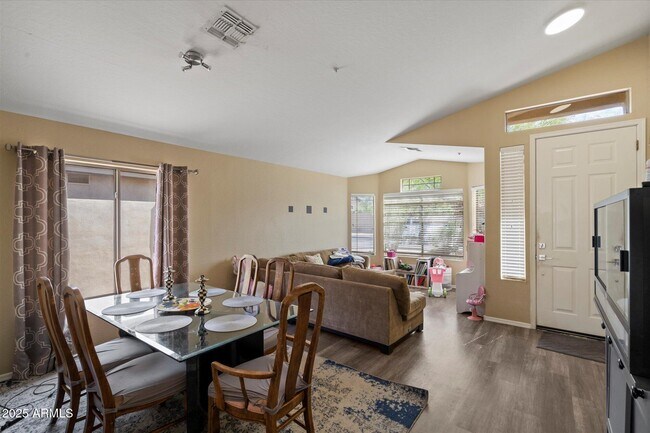 Foto del edificio - 15120 N 102nd St