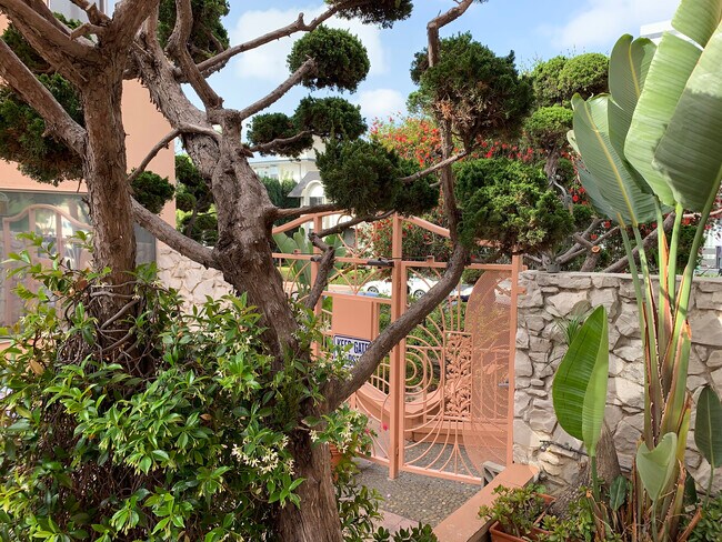 Foto del edificio - 1262 Barry Ave