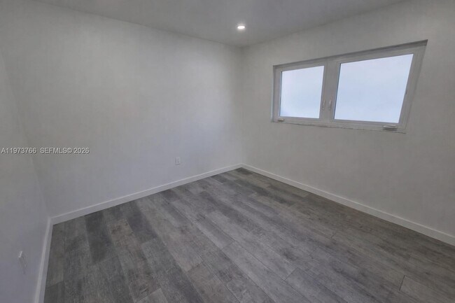 Building Photo - 6624 W 22nd Ln