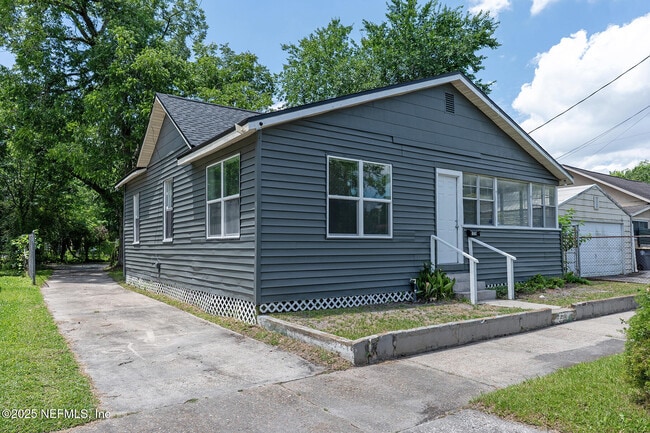 Building Photo - 1574 Steele St