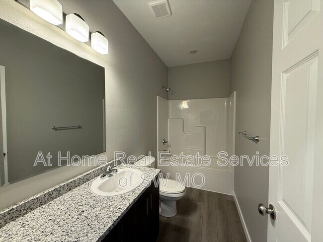 Building Photo - 4930 W Minota St