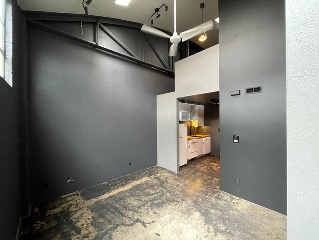 Building Photo - 440 W 900 S
