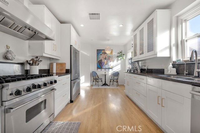 Foto del edificio - 5727 Colbath Ave