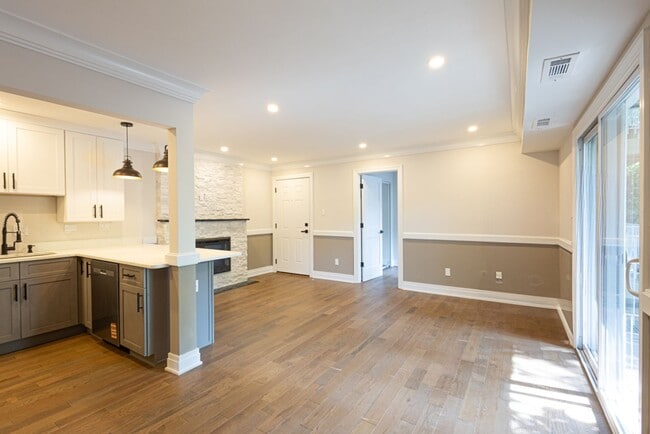 Building Photo - Lovely 3 BR/1 BA Condo in Benning Ridge!