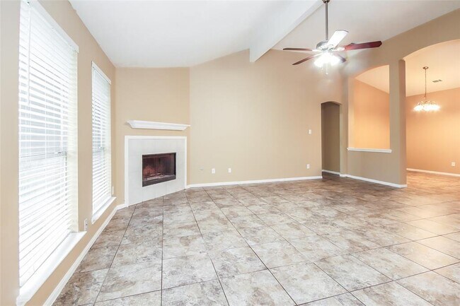 Building Photo - 17519 Coventry Oaks Dr