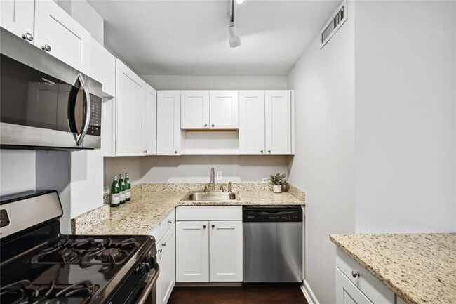 Building Photo - 2285 Peachtree Rd NE