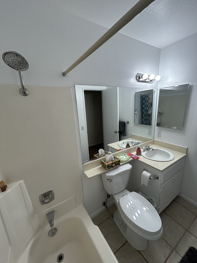 Building Photo - 4071 Johnson Dr