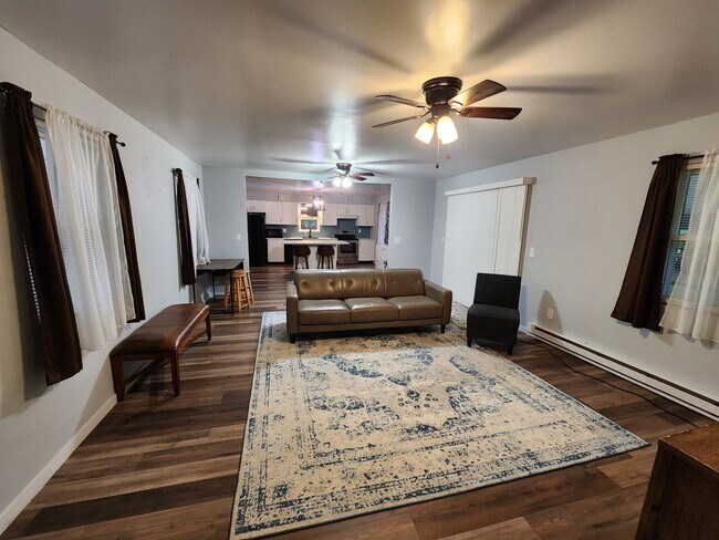Foto del edificio - Updated 2 bedroom Home in Amenity Filled C...