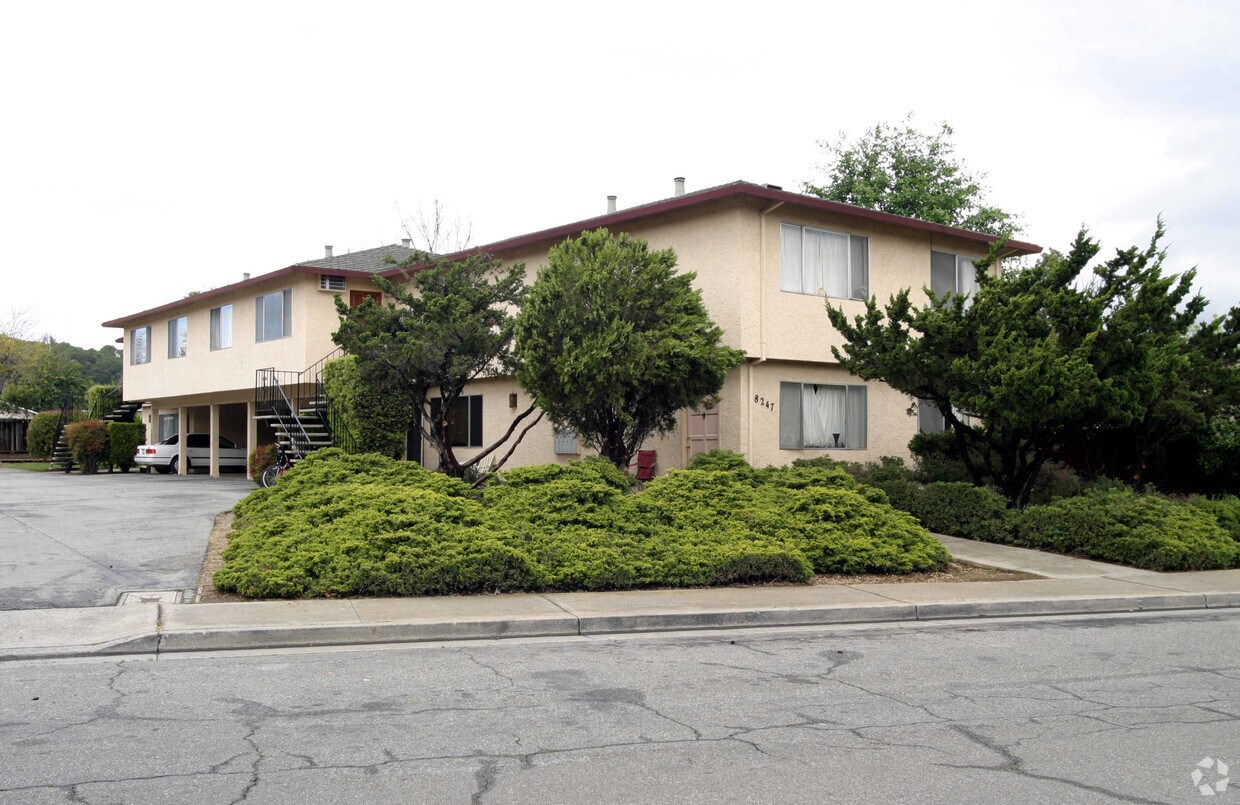 Building Photo - 8247 Kelton Dr