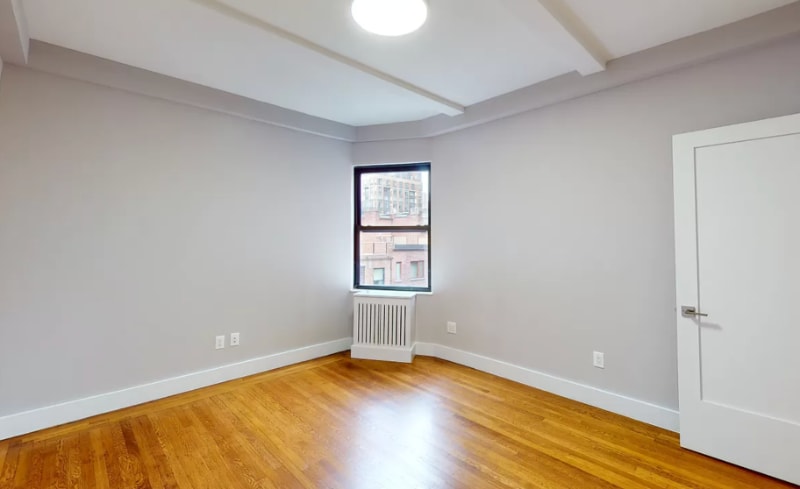 Primary Photo - 1033 Lexington Ave
