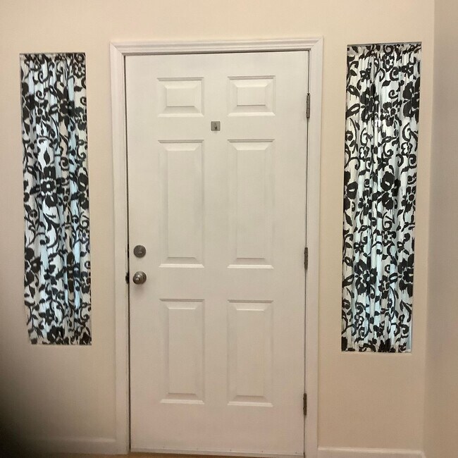 Photo - 2 STORY COUNTRY STYLE HOME/3 BED WITH BONU...