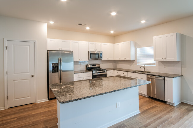 Foto del edificio - 375 Hidden Cove Dr