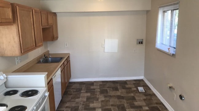 Building Photo - 5637 Alvina Ave