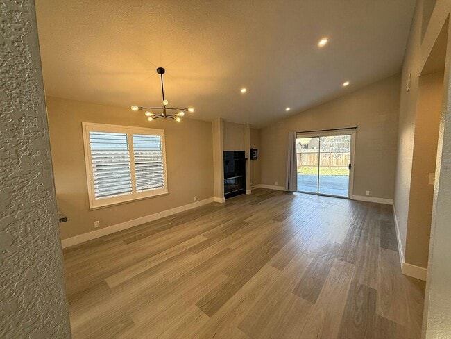 Building Photo - 1709 Nighthawk Way