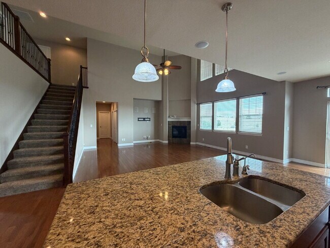 Foto del edificio - Luxurious 5-Bed Oasis with Scenic Views and Elegant Finishes in Blackstone Country Club, Includes...