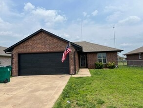 Building Photo - 8508 N Phillips Ave
