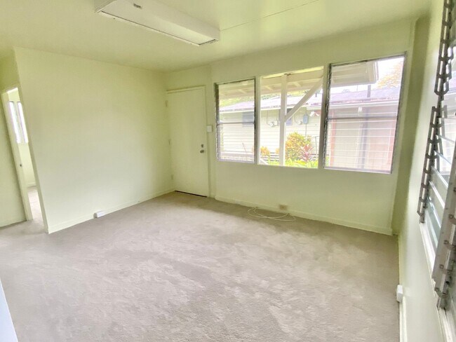Foto del edificio - Mililani 2 Bed, 1 Bath Rental with Washer + Dryer