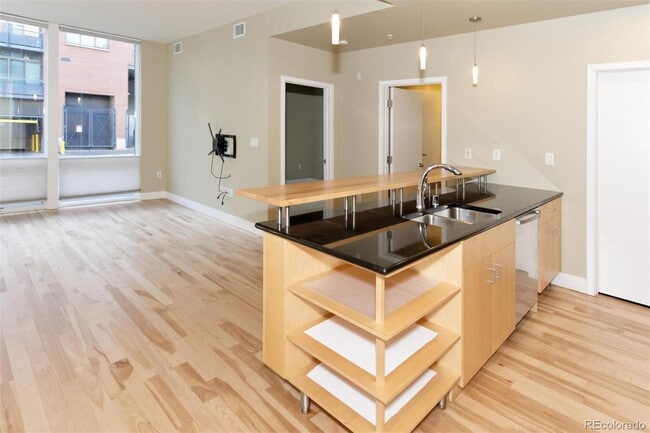 Building Photo - 1401 Delgany St