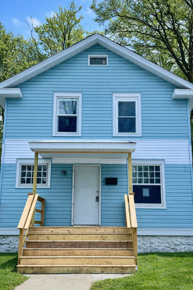 Building Photo - 724 Napoleon St