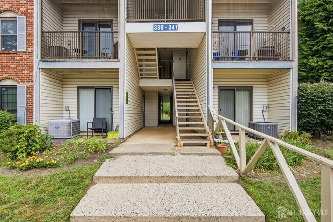 Foto del edificio - 334 Lancaster Ct