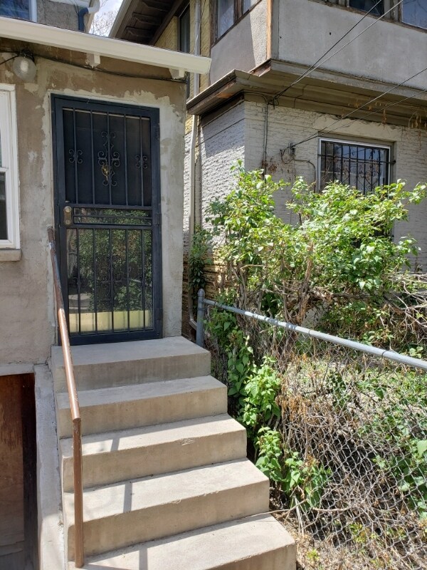 Foto del edificio - 1136 N Washington St
