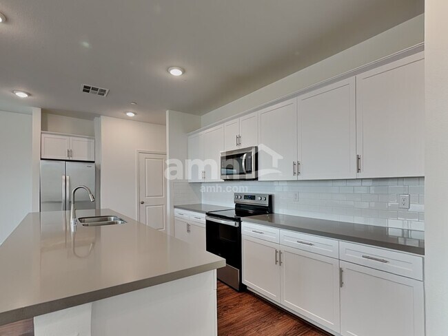 Foto del edificio - 3328 Blodwen St