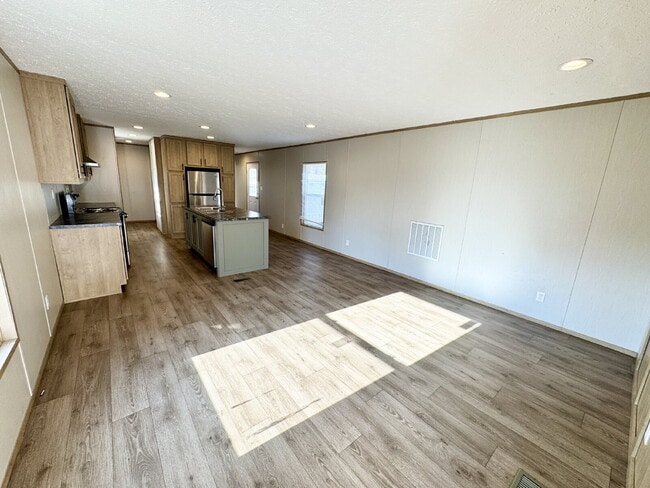 Foto del edificio - 2 Bedroom, 2 Full Bathrooms With Water Included in Pendleton