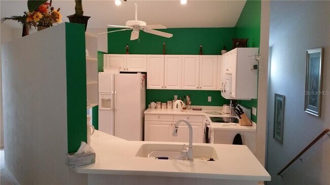 Building Photo - 6655 Pineview Terrace