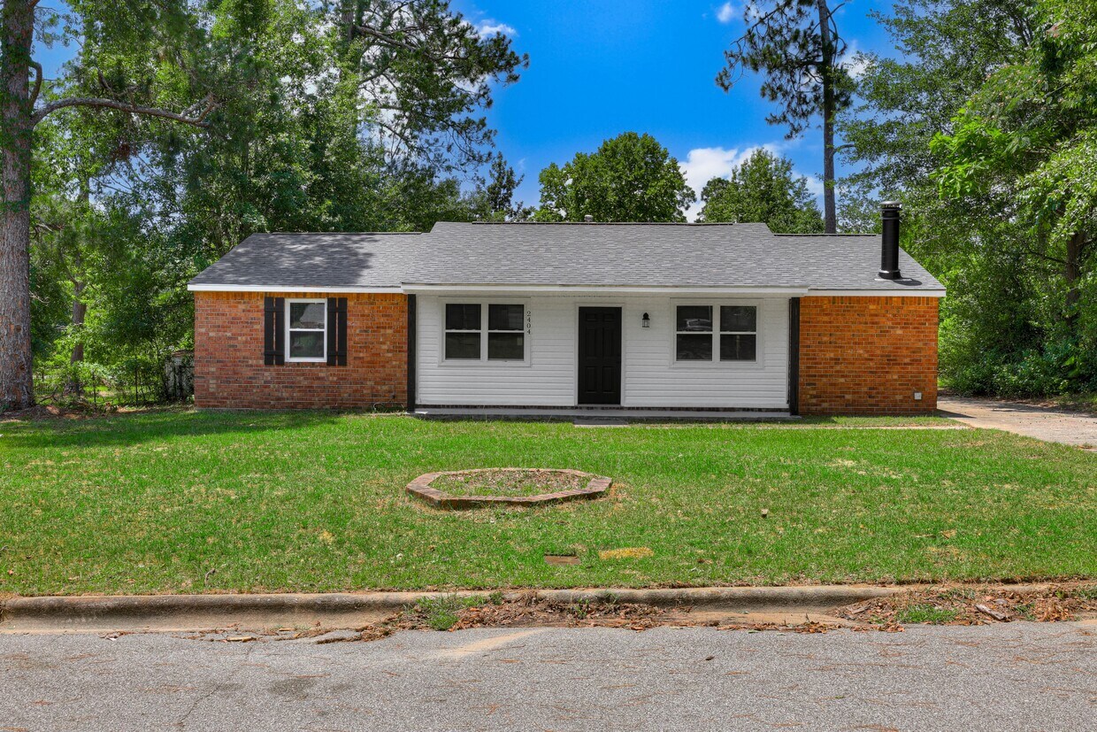 Primary Photo - 2404 Southdale Dr
