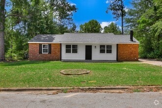 Building Photo - 2404 Southdale Dr