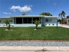 Building Photo - 12100 Siesta Dr