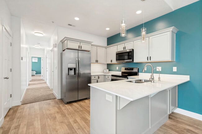 Quartz Countertops - 12992 S Tortola Dr