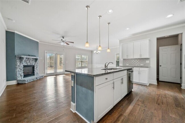 Foto del edificio - 6623 Rivergreen Rd