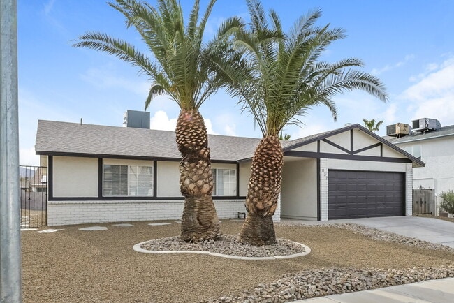 Foto del edificio - 832 Cherry Dr