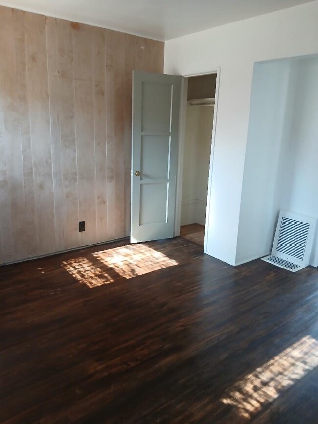 Building Photo - 703 E Jefferson Ave