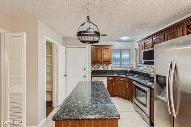 Building Photo - 5 br, 2.5 bath House - 8802 Boise Hills Dr...