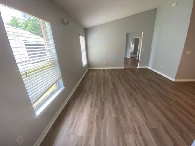 Foto del edificio - 4 Bedroom 3 Bath home in Sandy Ridge subdivision, in Davenport for RENT!