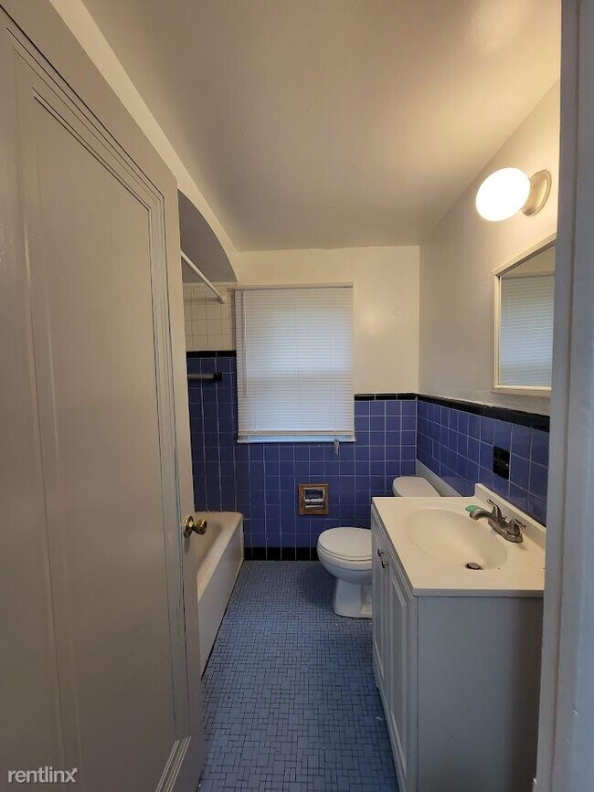 Building Photo - 2 br, 1 bath Duplex - 9106 Evergreen Ave