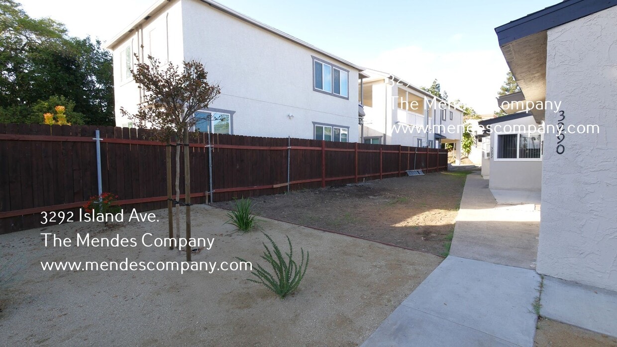 Foto principal - 3290-94 Island Ave