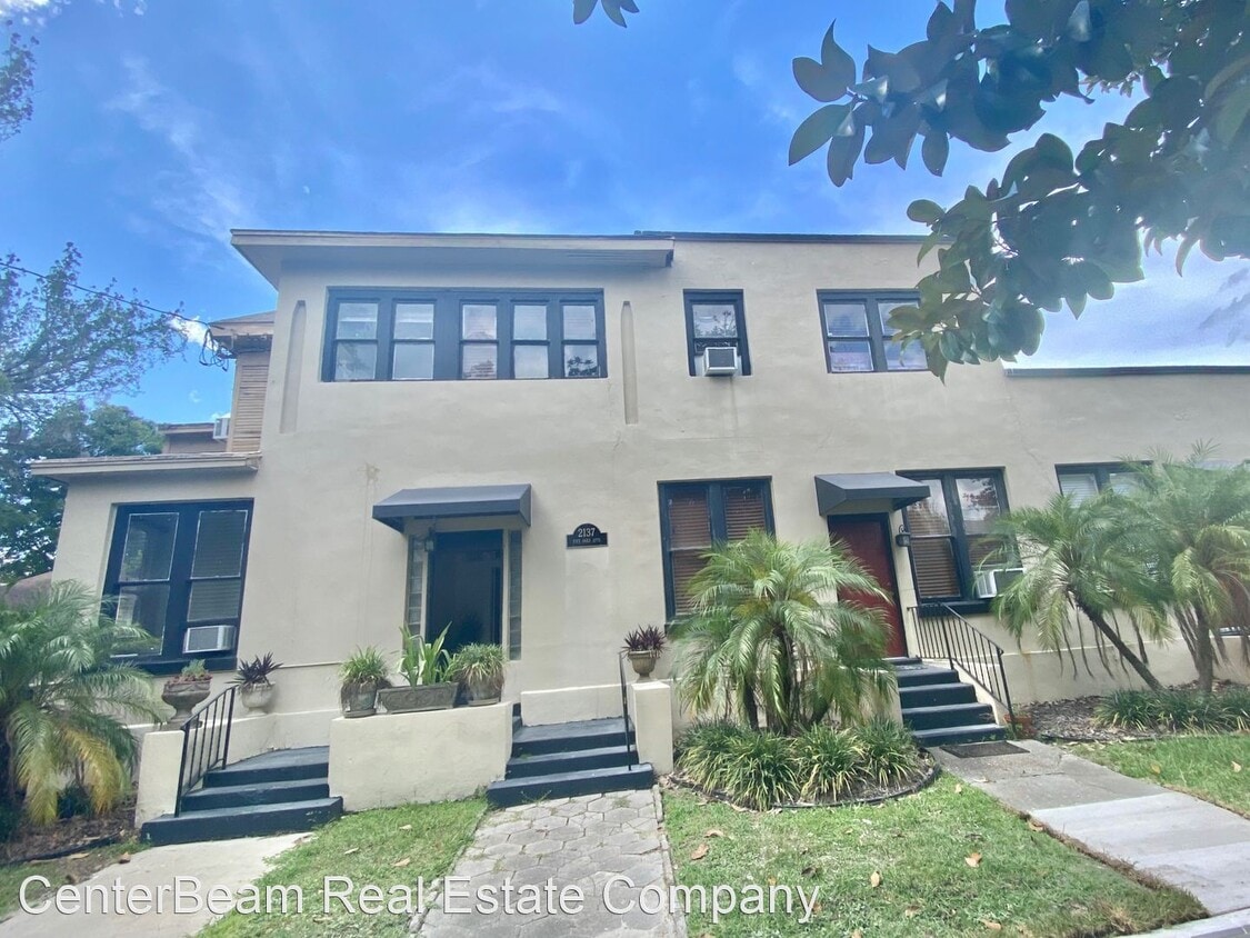 Primary Photo - 2137 Oak St